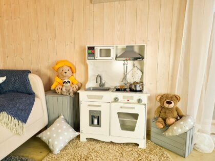 Medinė vaikiška virtuvėlė su garsais „Smiltė"