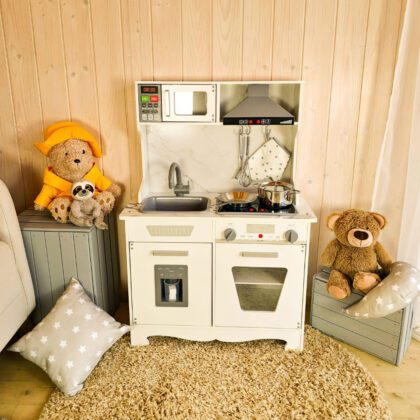 Medinė vaikiška virtuvėlė su garsais „Smiltė"