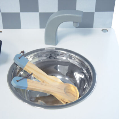 Medinė vaikiška virtuvėlė „Kajus”