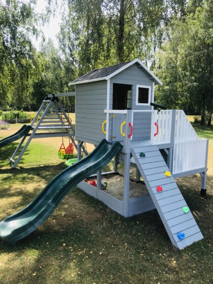 Medinis vaikų žaidimų namelis "Koriukas" su dvigubomis sūpynėmis - Image 14