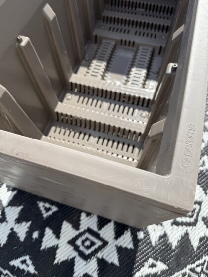 Vazonas “Kvarcas” su vandens rezervuaru ir ratukais, 99 cm - prekė su defektu - Image 5