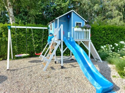 Medinis vaikų žaidimų namelis "Didysis Gandriukas" - Image 3